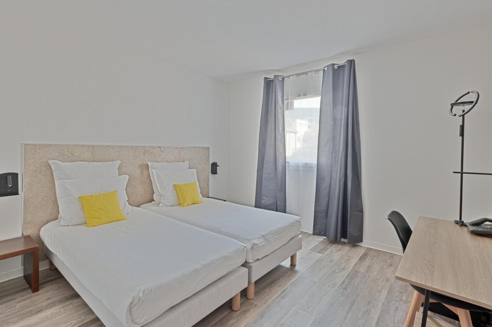 Hotel Provence Драгинян Екстериор снимка